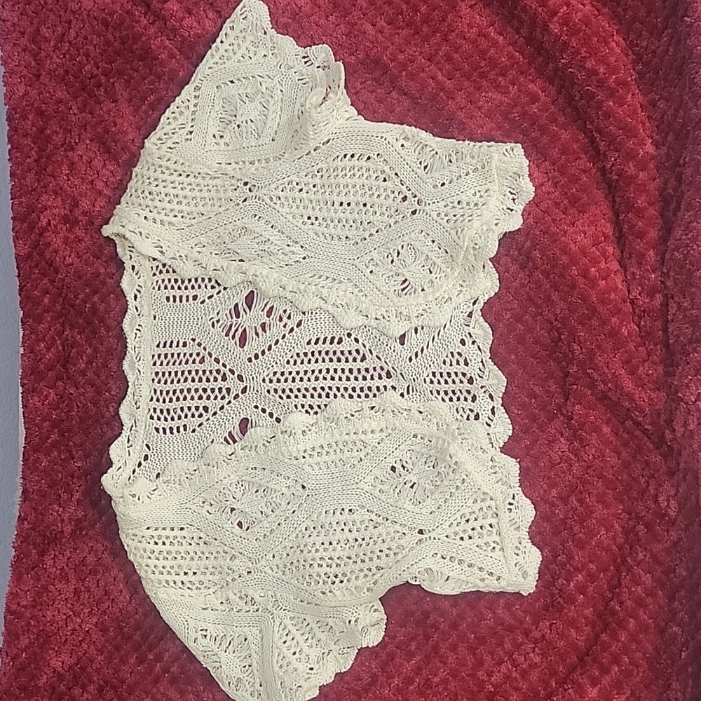Crochet cropped off white top